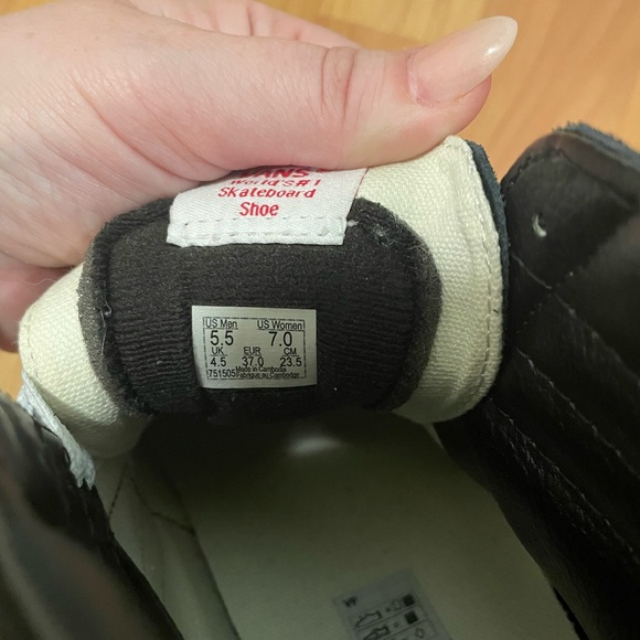 Barely worn Vans Old School Shoes - Picture 2 of 4